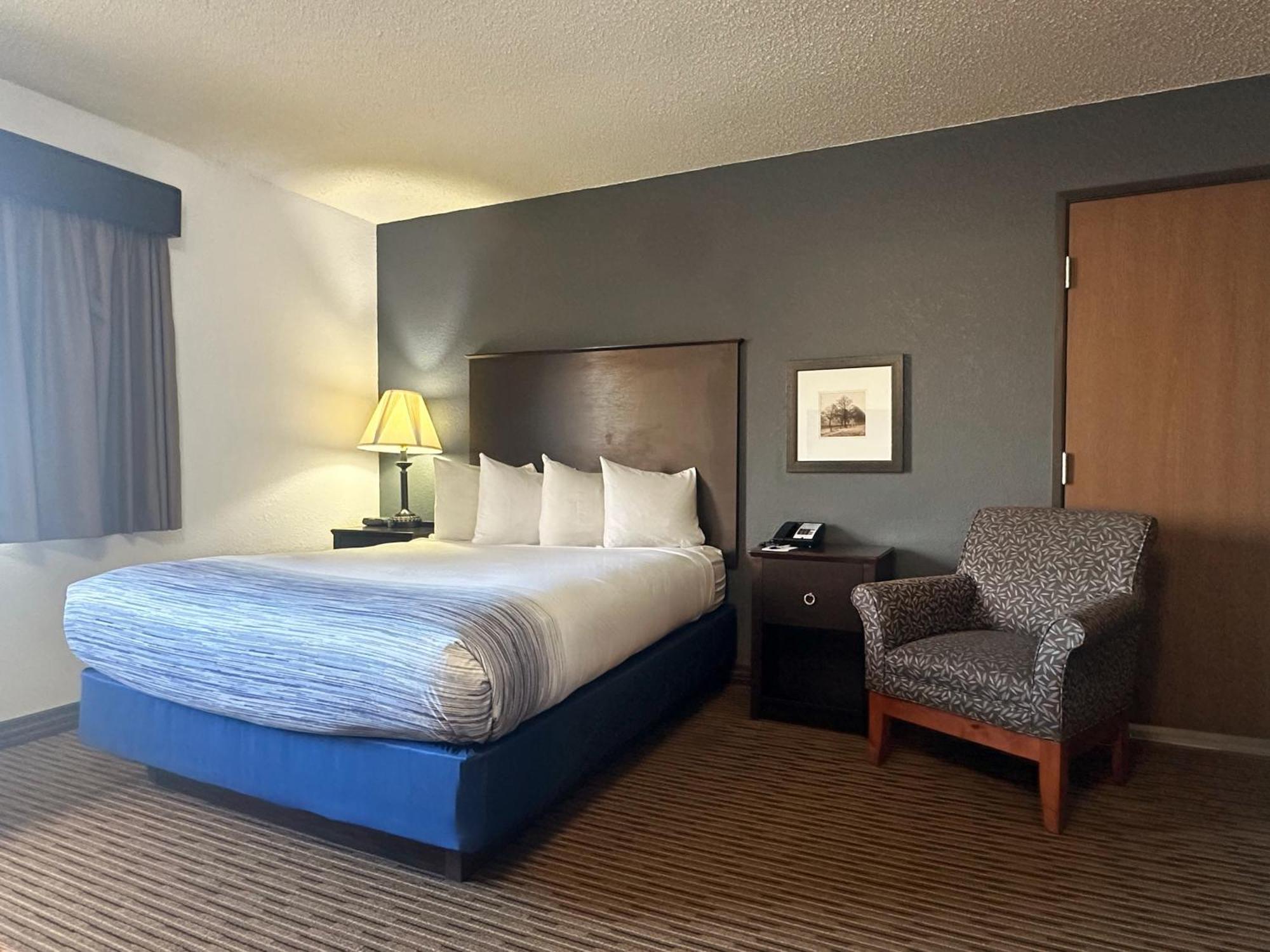 Americinn By Wyndham Menominee Kültér fotó