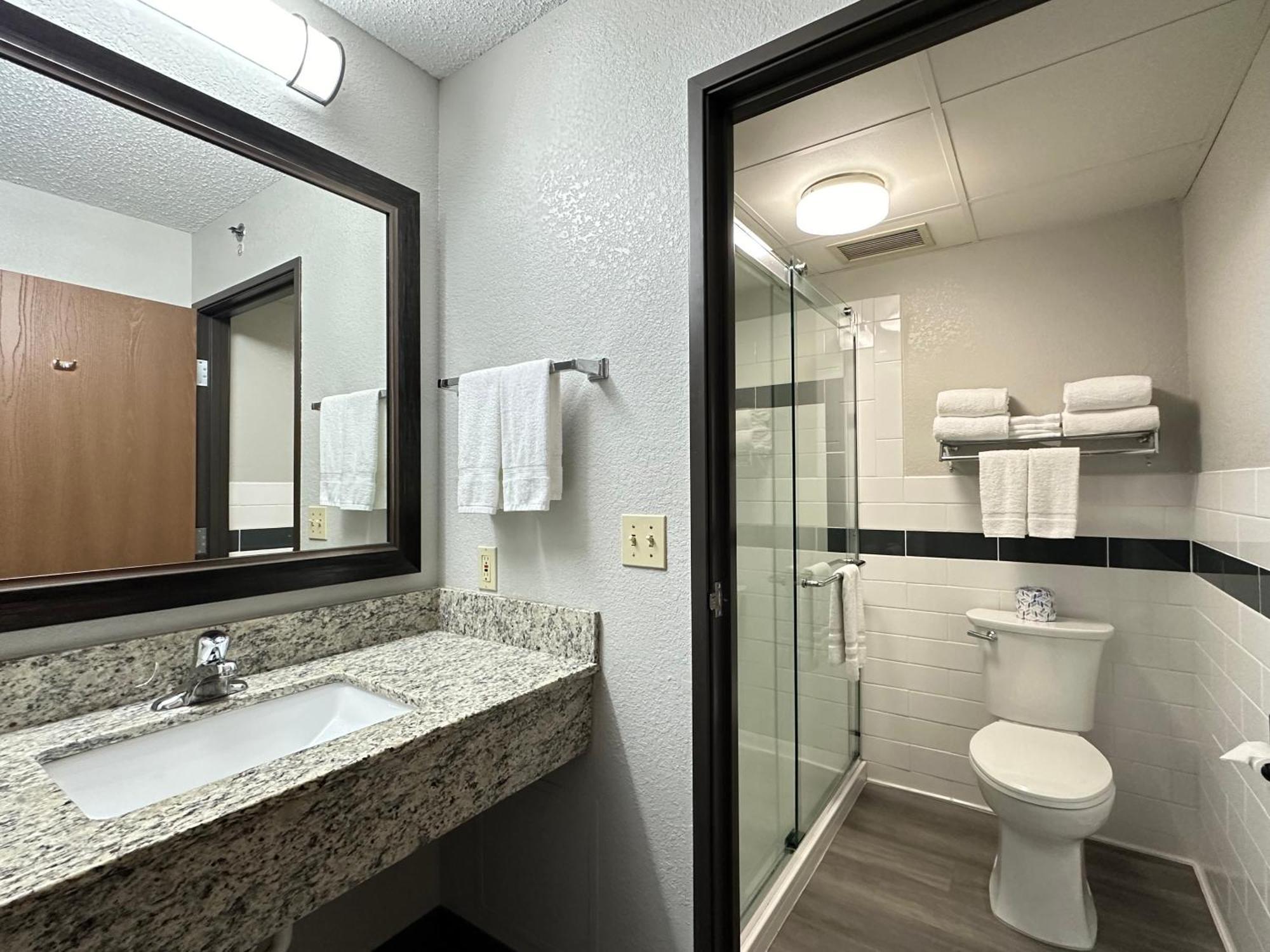 Americinn By Wyndham Menominee Kültér fotó