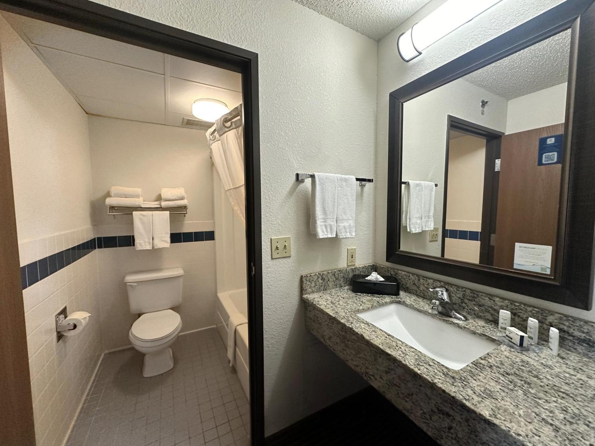 Americinn By Wyndham Menominee Kültér fotó