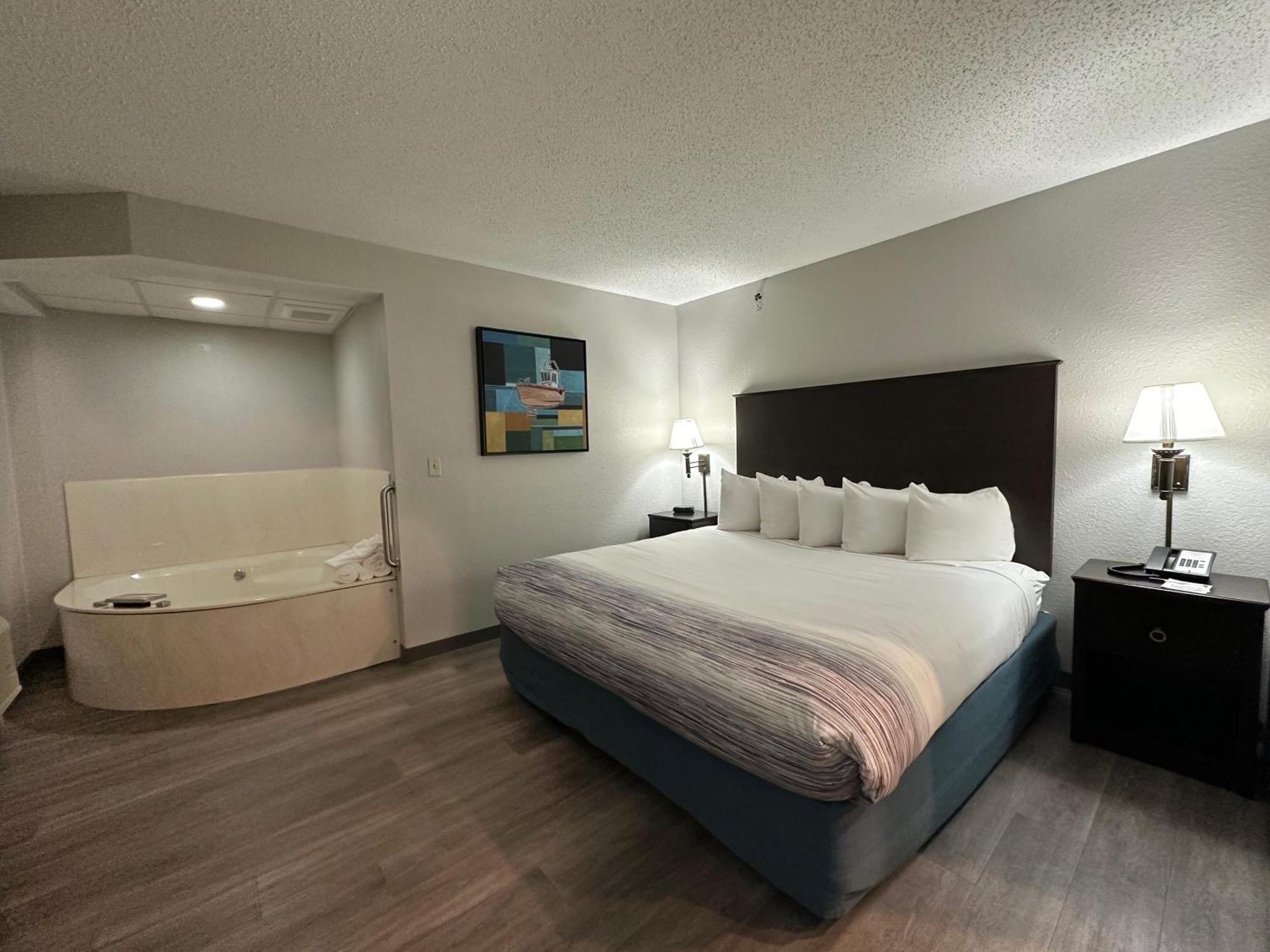 Americinn By Wyndham Menominee Kültér fotó