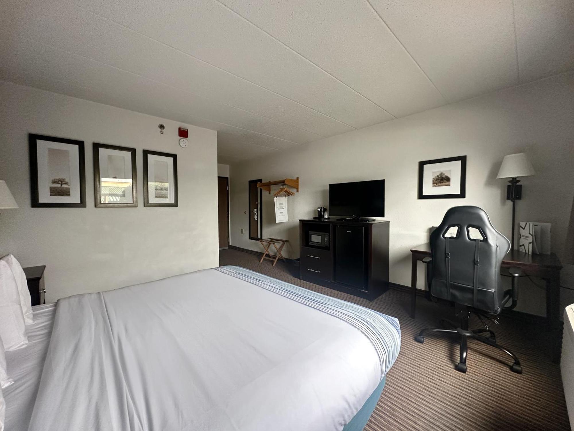 Americinn By Wyndham Menominee Kültér fotó