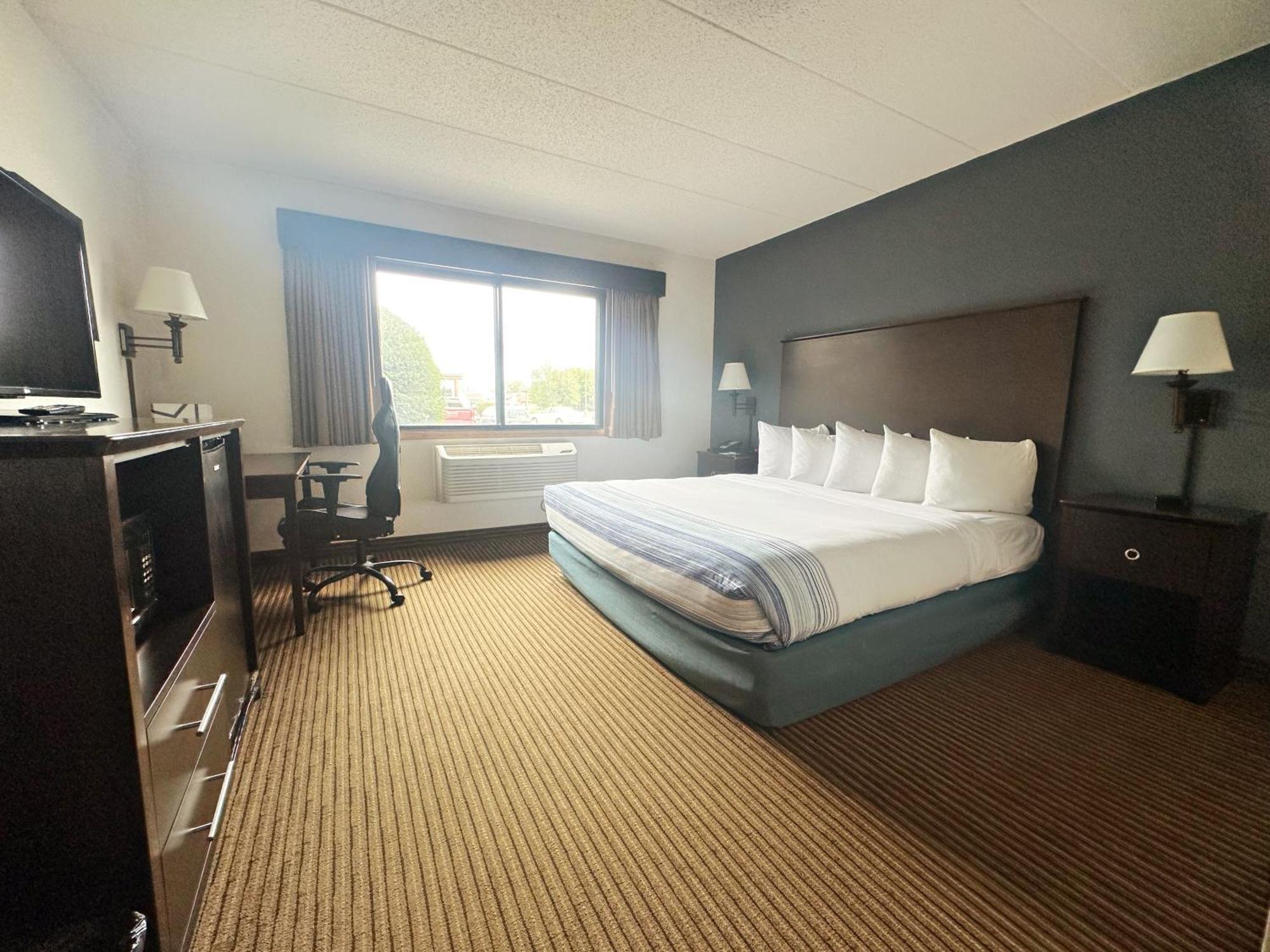 Americinn By Wyndham Menominee Kültér fotó