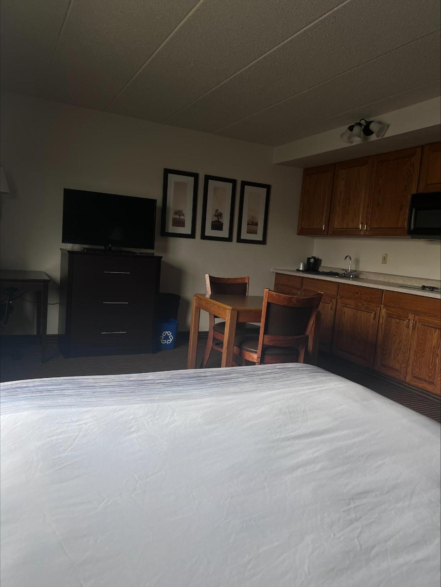 Americinn By Wyndham Menominee Kültér fotó