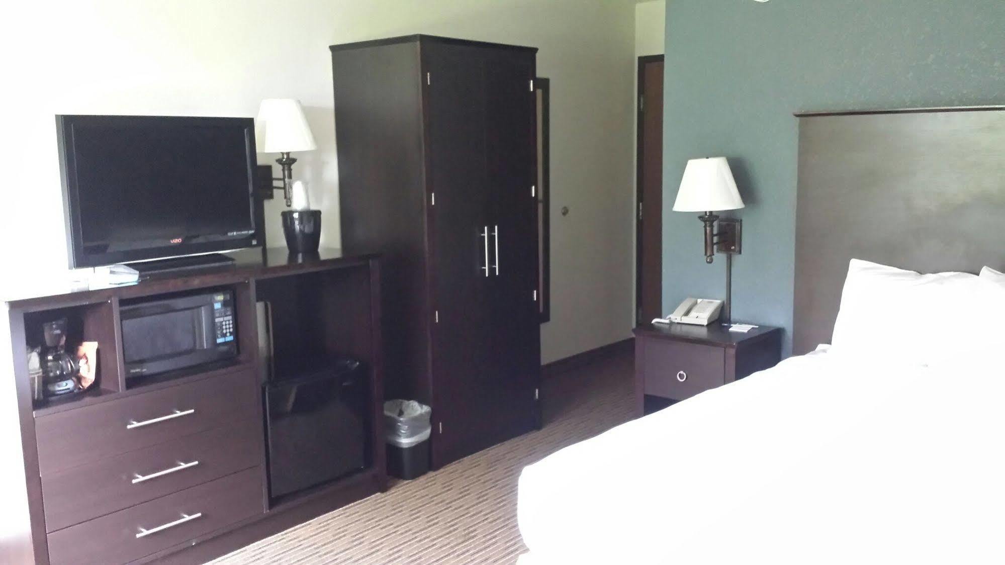 Americinn By Wyndham Menominee Kültér fotó