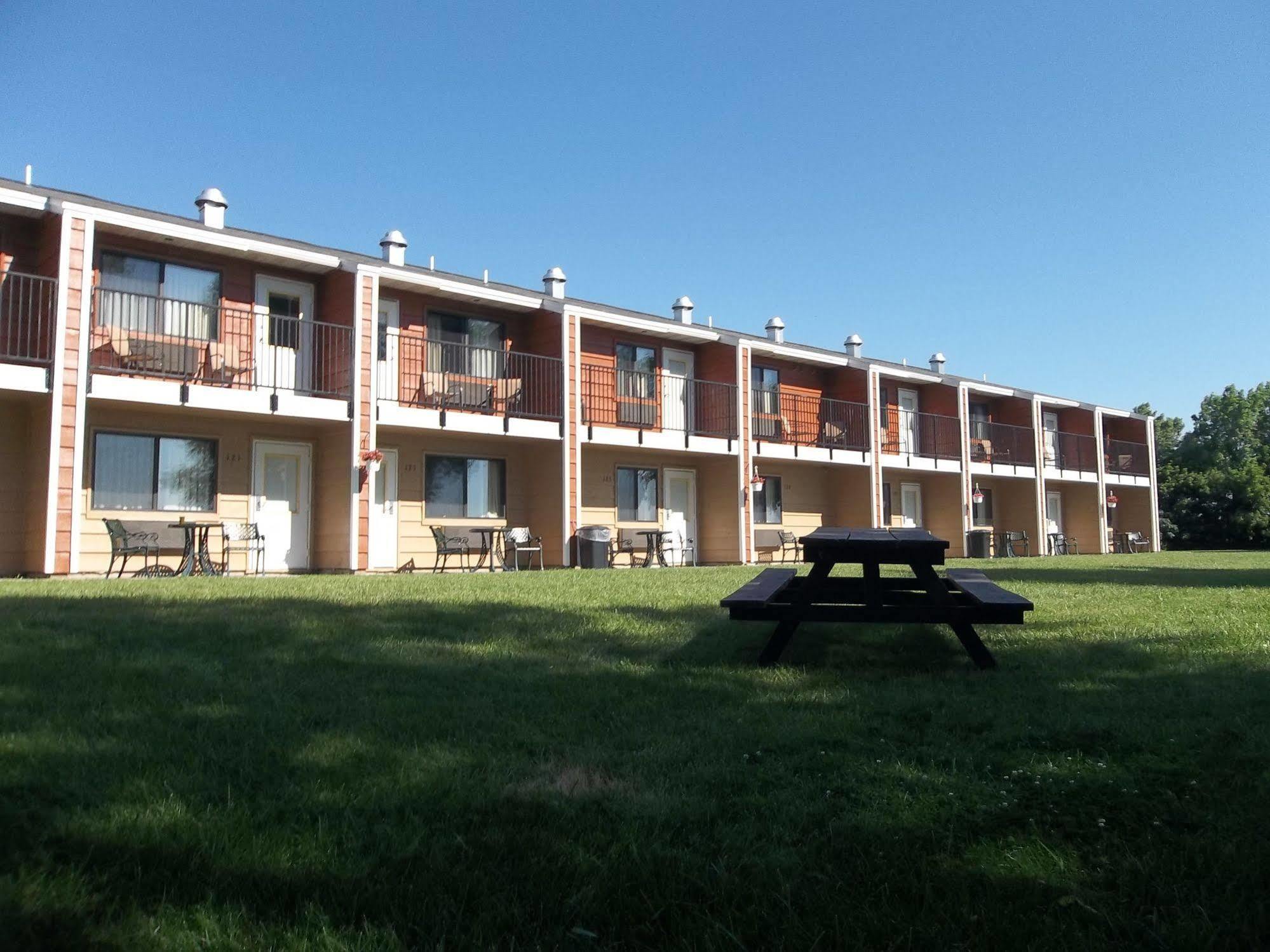 Americinn By Wyndham Menominee Kültér fotó